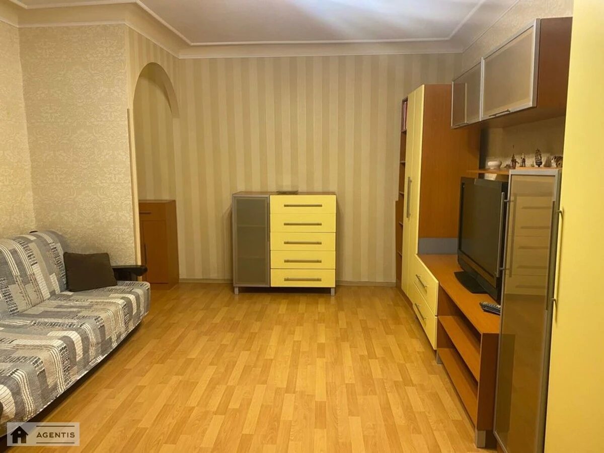 Apartment for rent 2 rooms, 45 m², 2nd fl./5 floors. Darnytcka, Kyiv. 