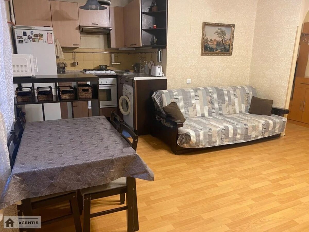 Здам квартиру 2 кімнати, 45 m², 2 пов./5 поверхів. Дарницька, Київ. 