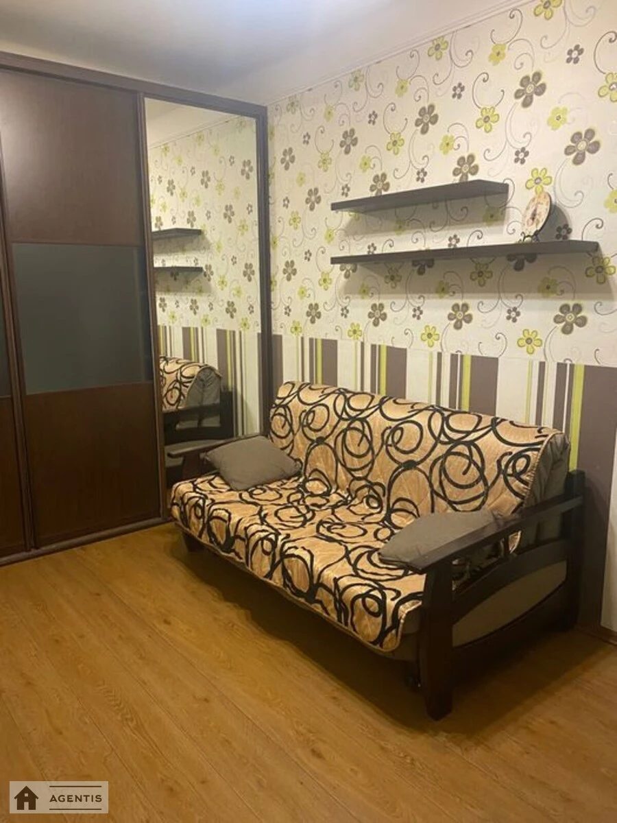 Apartment for rent 2 rooms, 45 m², 2nd fl./5 floors. Darnytcka, Kyiv. 