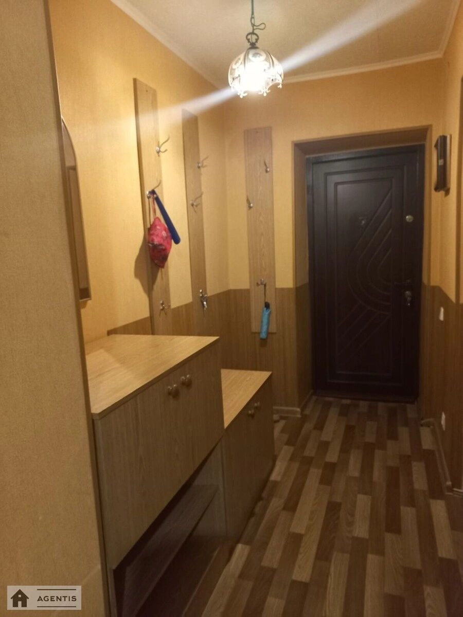 Apartment for rent 1 room, 64 m², 8th fl./12 floors. Darnytskyy rayon, Kyiv. 