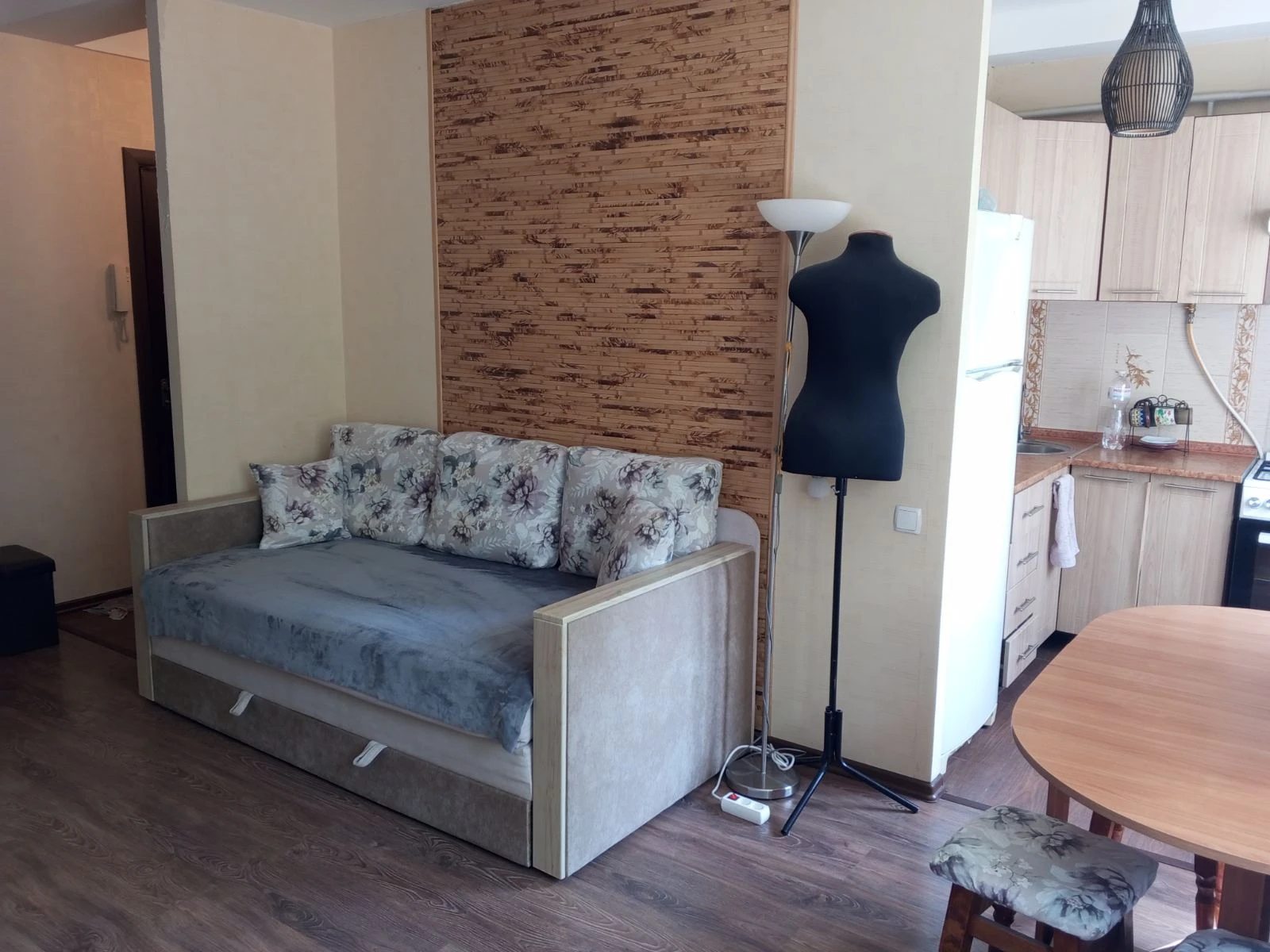 Apartment for rent 1 room, 30 m², 1st fl./5 floors. 3, Minina 3, Kyiv. 