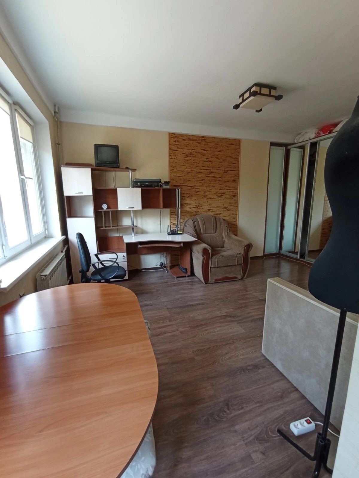 Apartment for rent 1 room, 30 m², 1st fl./5 floors. 3, Minina 3, Kyiv. 