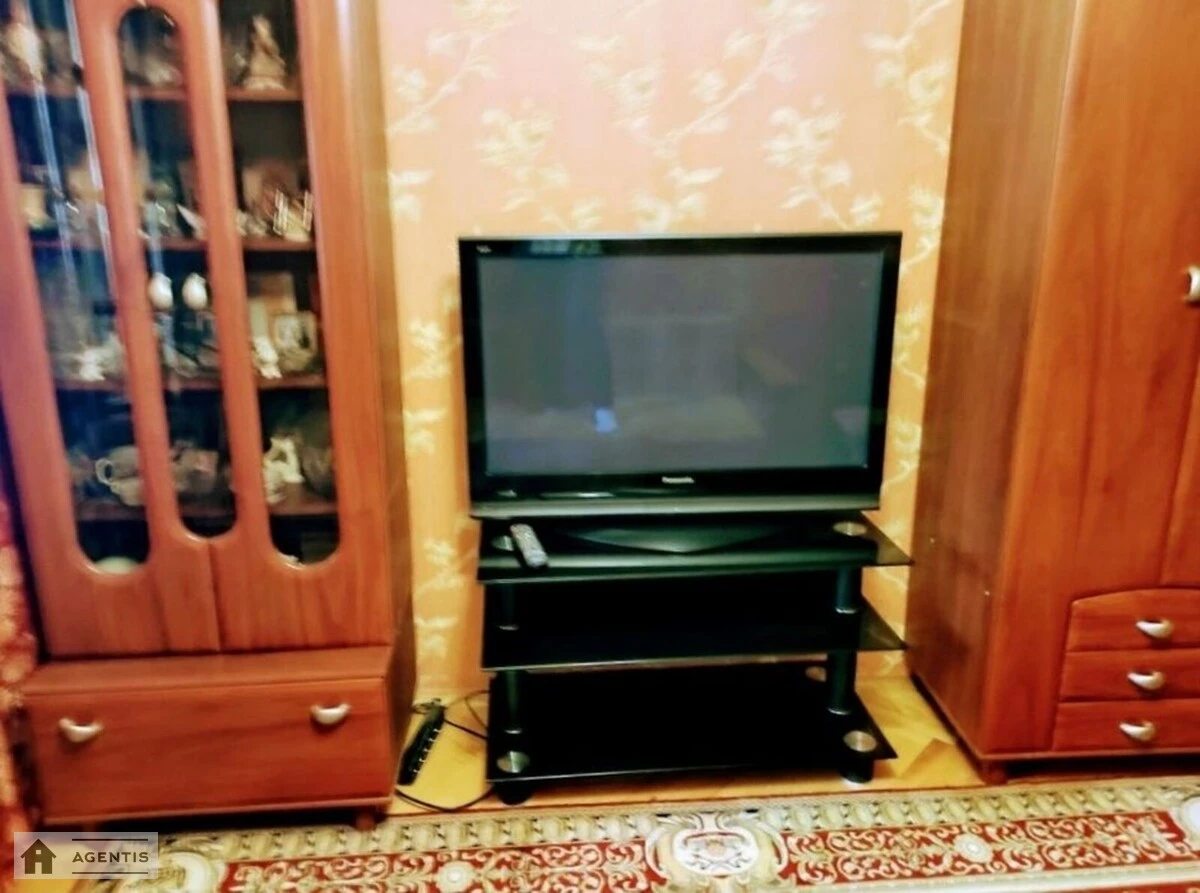 Apartment for rent 3 rooms, 74 m², 9th fl./10 floors. Holosiyivskyy rayon, Kyiv. 