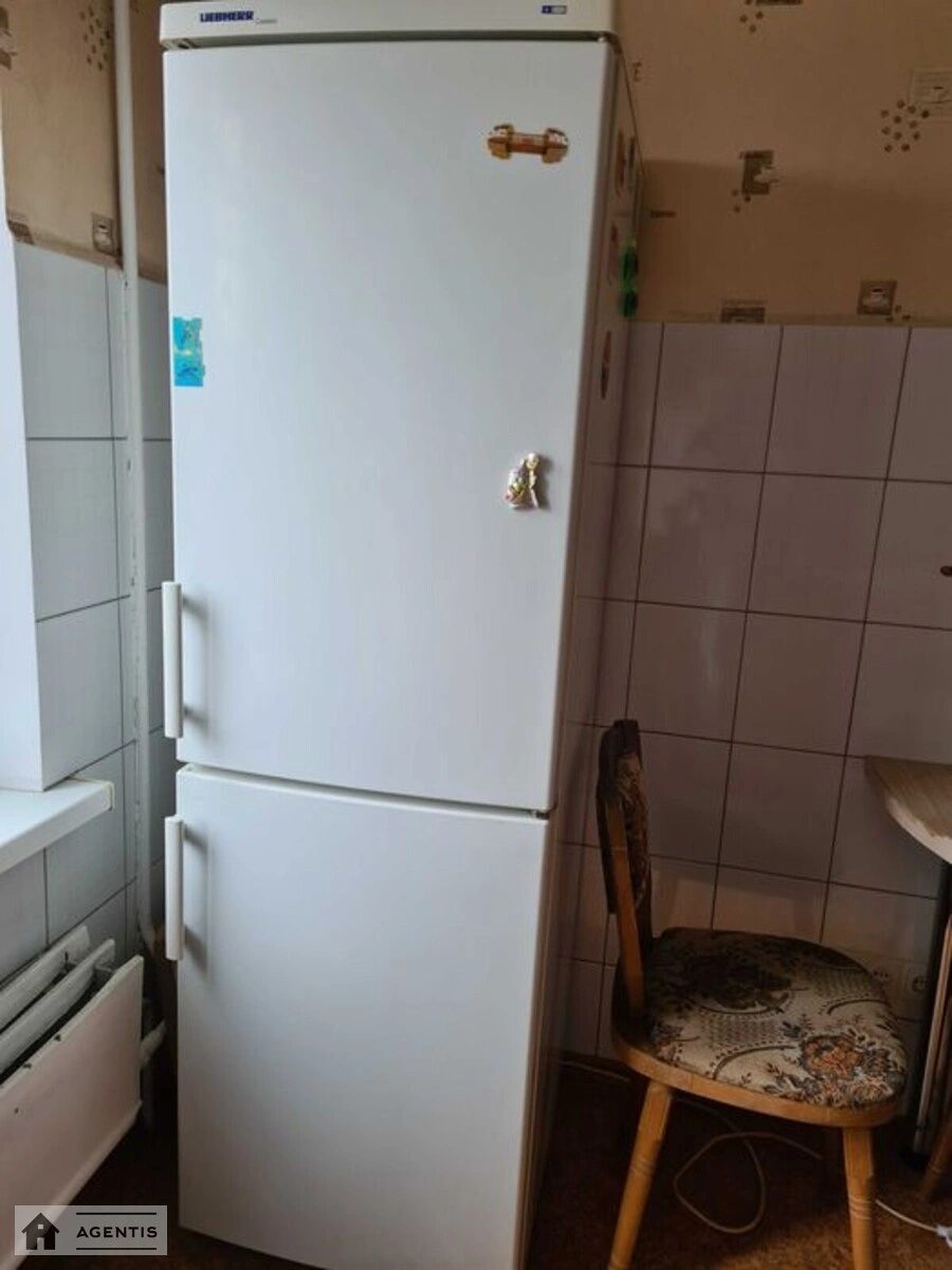 Здам квартиру 1 кімната, 35 m², 5 пов./9 поверхів. 24, Симиренка 24, Київ. 