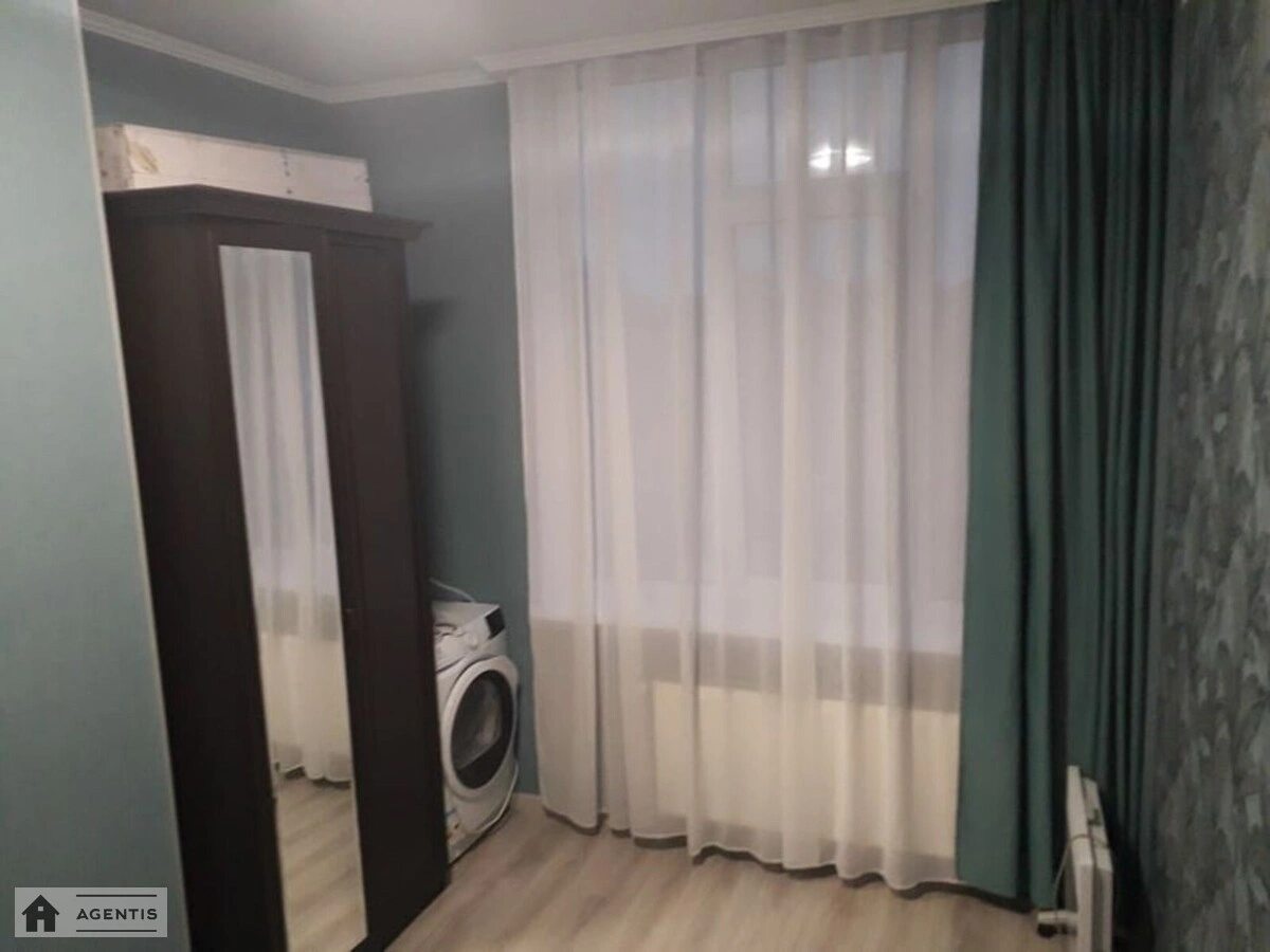 Apartment for rent 3 rooms, 74 m², 5th fl./9 floors. Akademika Pysarzhevskoho vul., Kyiv. 