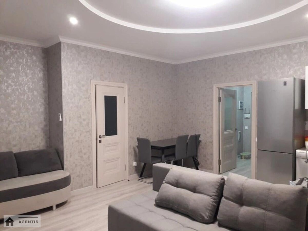 Apartment for rent 3 rooms, 74 m², 5th fl./9 floors. Akademika Pysarzhevskoho vul., Kyiv. 