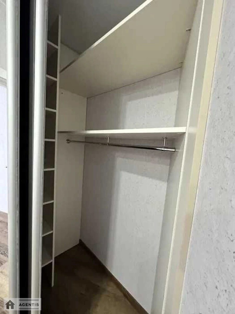 Сдам квартиру 2 комнаты, 60 m², 14 эт./25 этажей. Никольско-Слободская, Киев. 