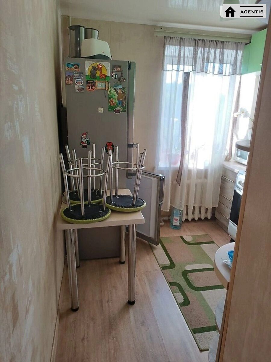 Здам квартиру 2 кімнати, 46 m², 5 пов./10 поверхів. 25, Драгоманова 25, Київ. 