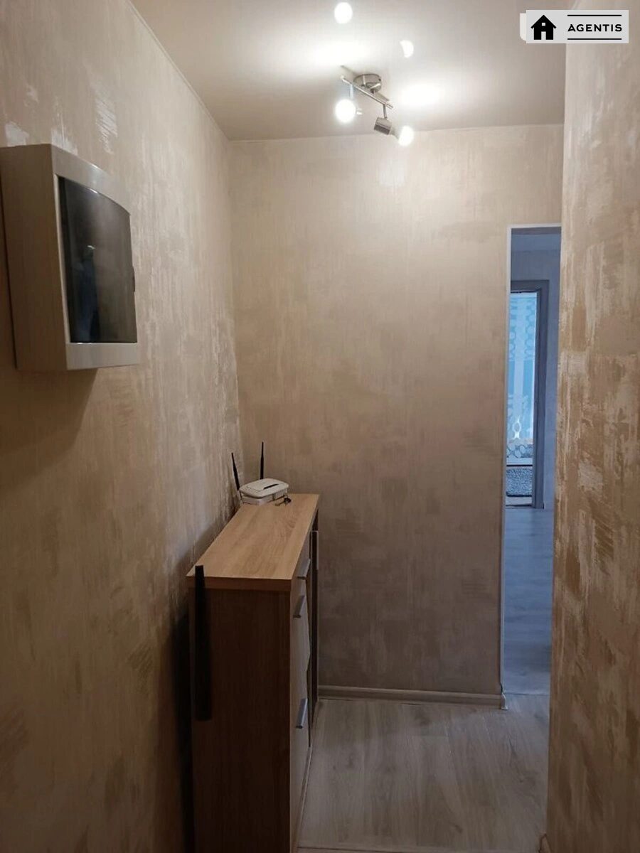 Здам квартиру 2 кімнати, 46 m², 5 пов./10 поверхів. 25, Драгоманова 25, Київ. 