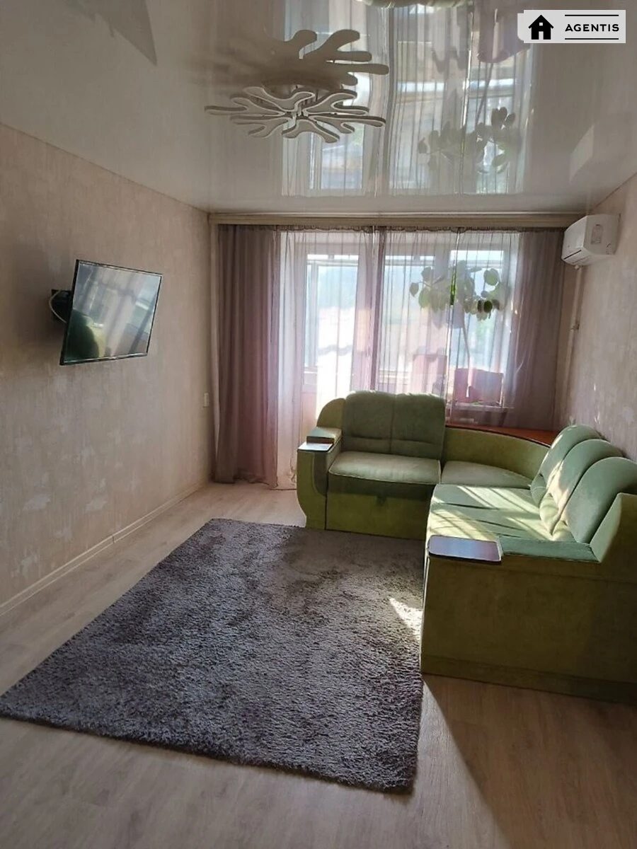 Сдам квартиру 2 комнаты, 46 m², 5 эт./10 этажей. 25, Драгоманова 25, Киев. 