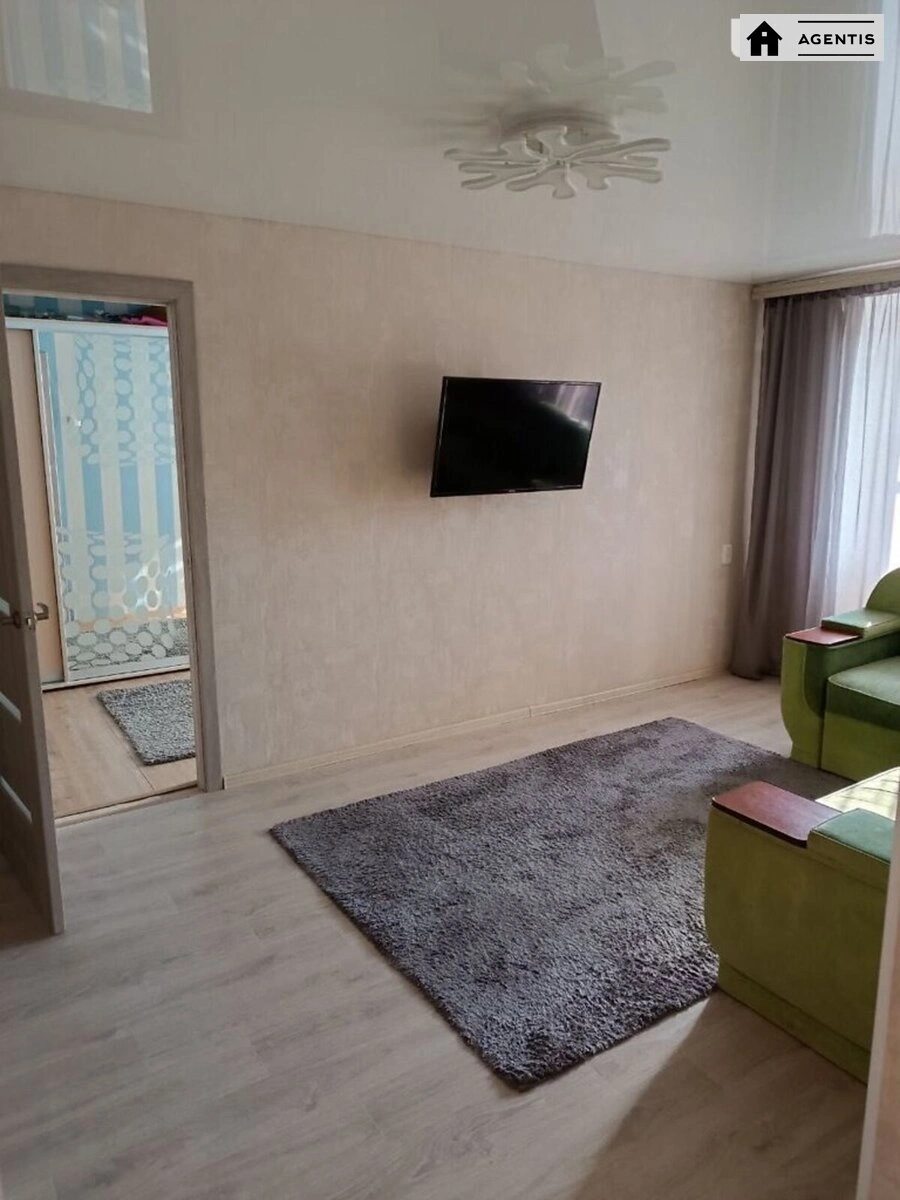 Сдам квартиру 2 комнаты, 46 m², 5 эт./10 этажей. 25, Драгоманова 25, Киев. 