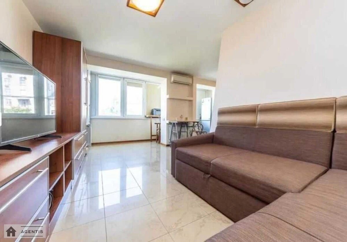 Сдам квартиру 1 комната, 39 m², 4 эт./9 этажей. 27, Строителей 27, Киев. 