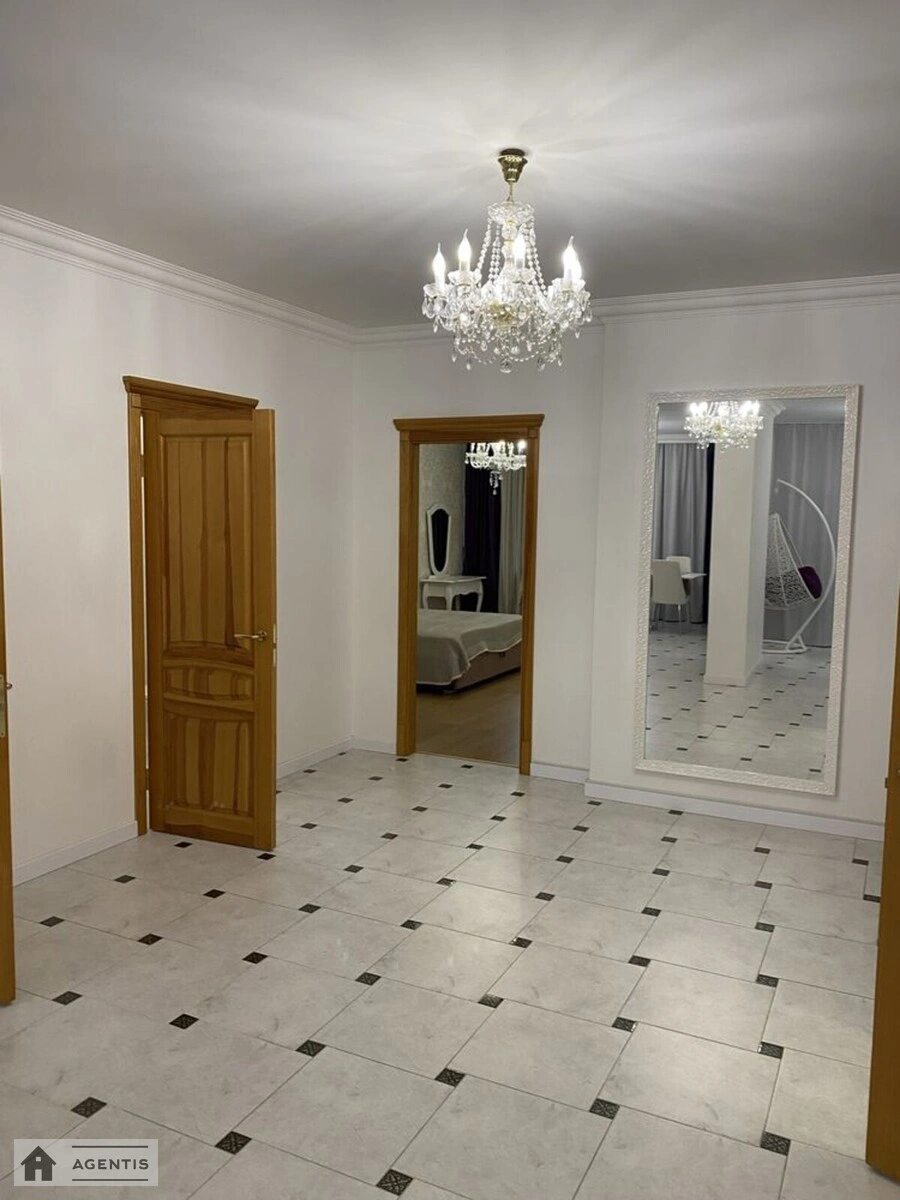 Сдам квартиру 3 комнаты, 130 m², 22 эт./22 этажа. 22, Анни Ахматової вул., Киев. 