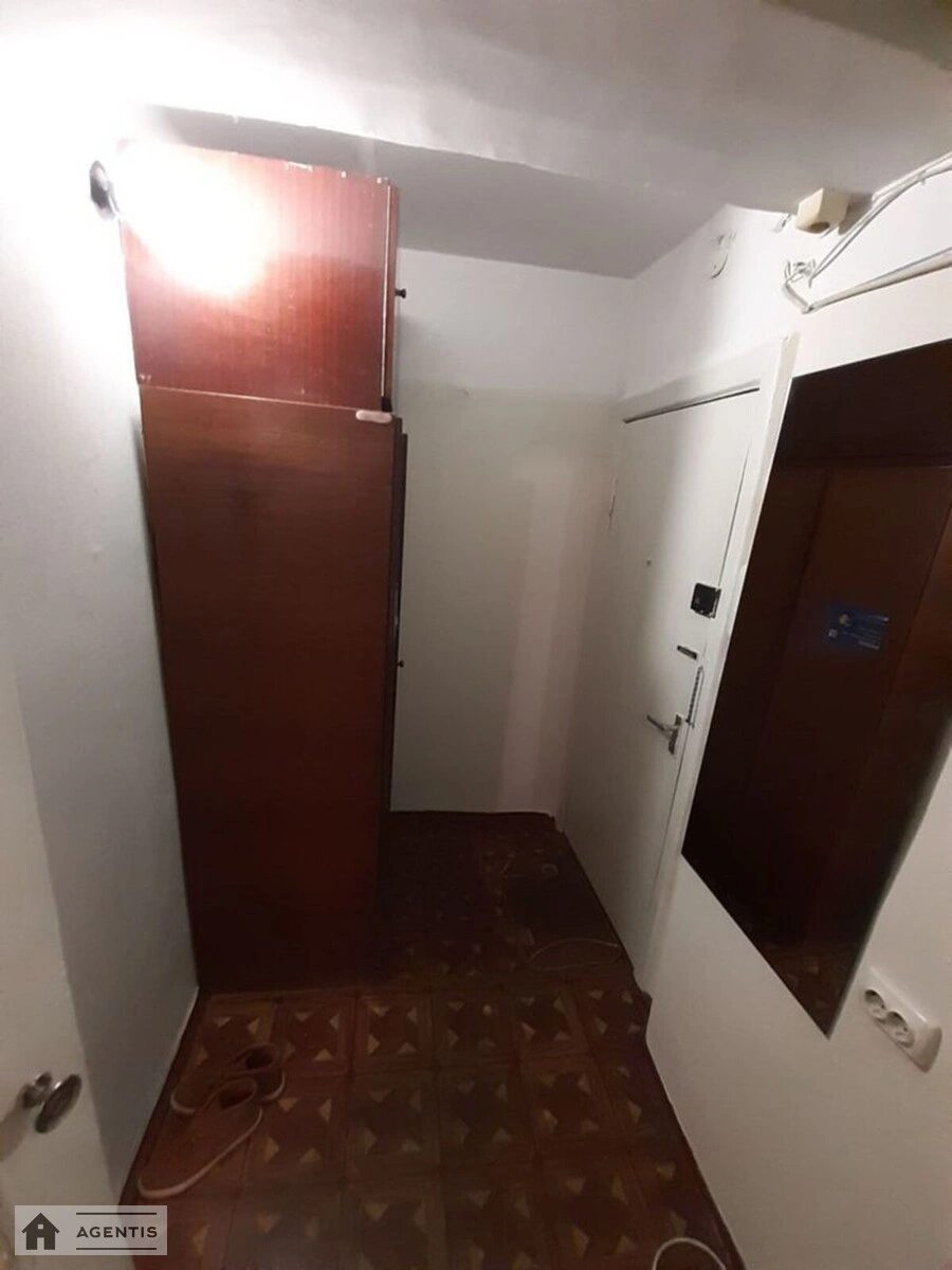 Здам квартиру 1 кімната, 28 m², 4 пов./5 поверхів. 41, Михайла Бойчука вул. (Васо Кіквідзе), Київ. 