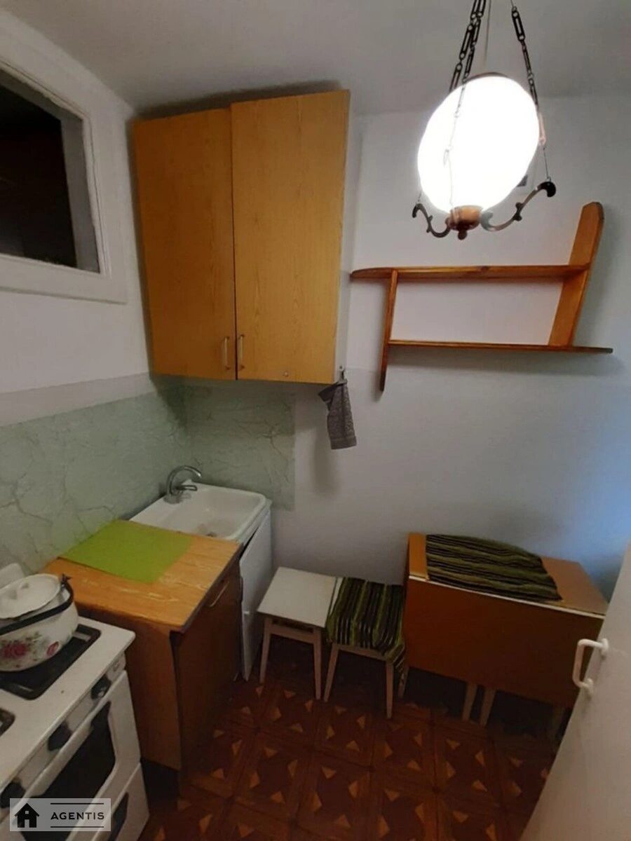 Здам квартиру 1 кімната, 28 m², 4 пов./5 поверхів. 41, Михайла Бойчука вул. (Васо Кіквідзе), Київ. 