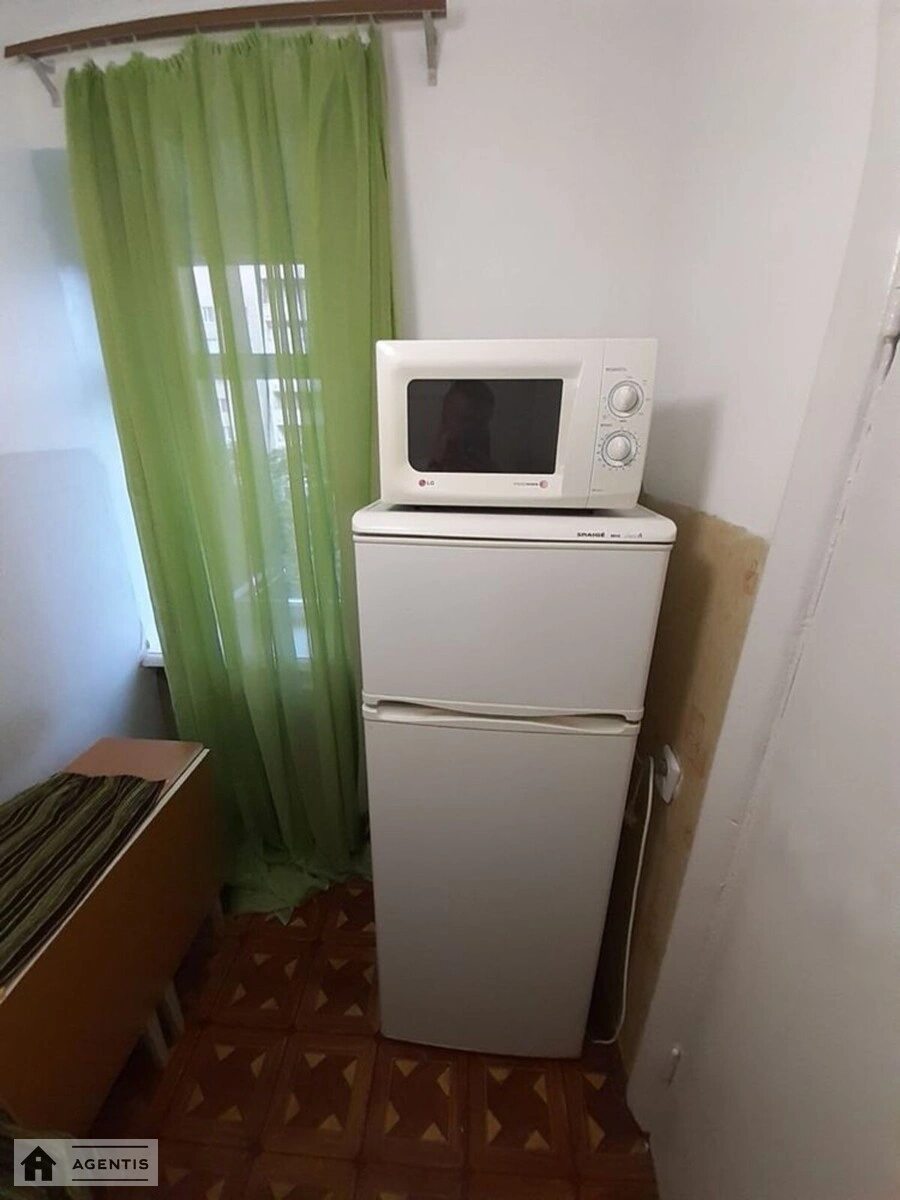 Здам квартиру 1 кімната, 28 m², 4 пов./5 поверхів. 41, Михайла Бойчука вул. (Васо Кіквідзе), Київ. 