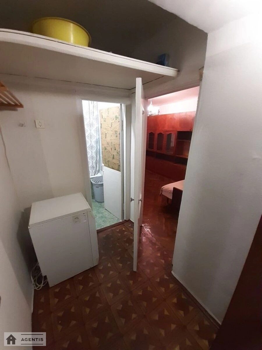 Здам квартиру 1 кімната, 28 m², 4 пов./5 поверхів. 41, Михайла Бойчука вул. (Васо Кіквідзе), Київ. 