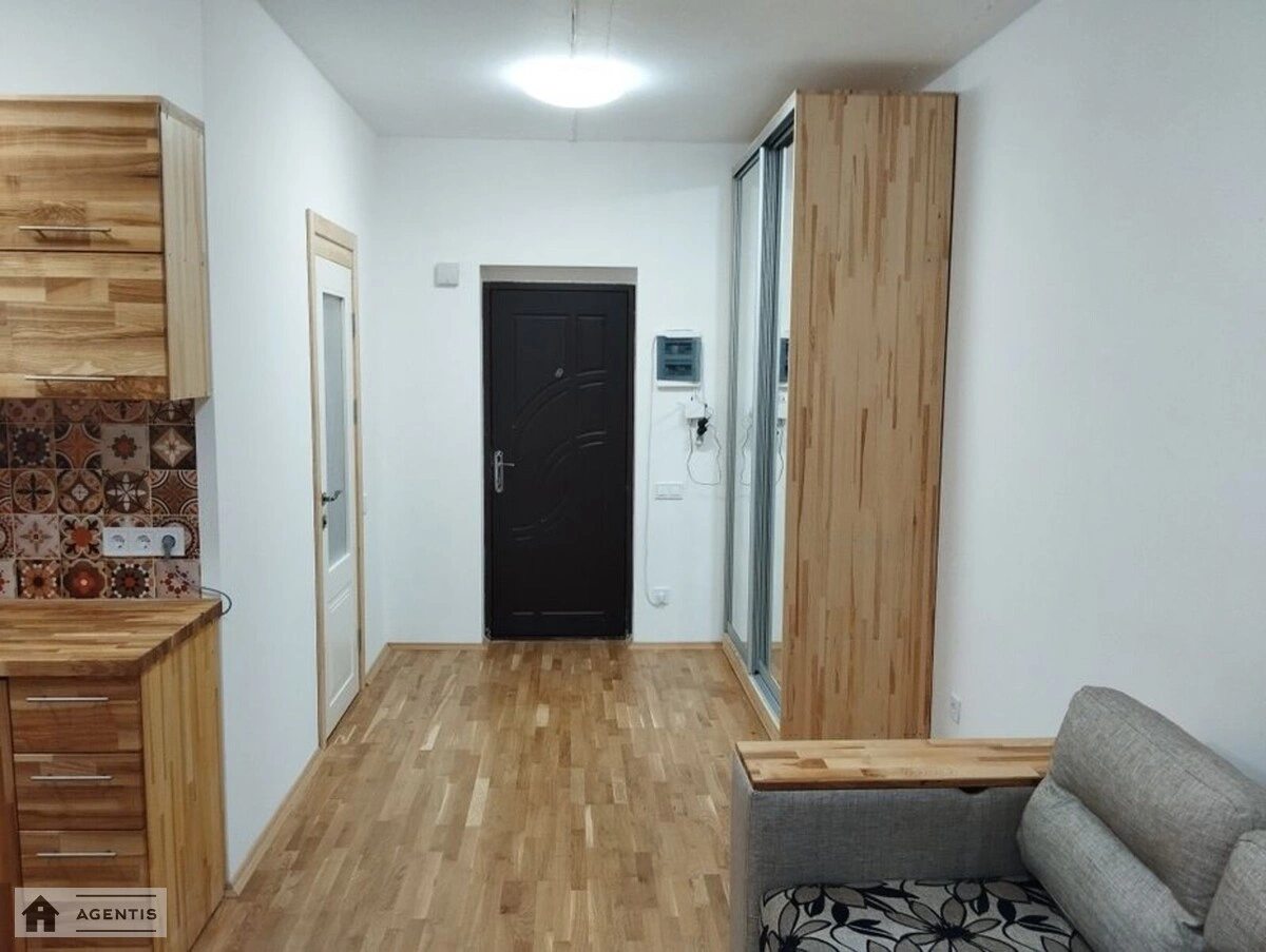 Сдам квартиру 1 комната, 25 m², 4 эт./4 этажа. Практична вул., Киев. 