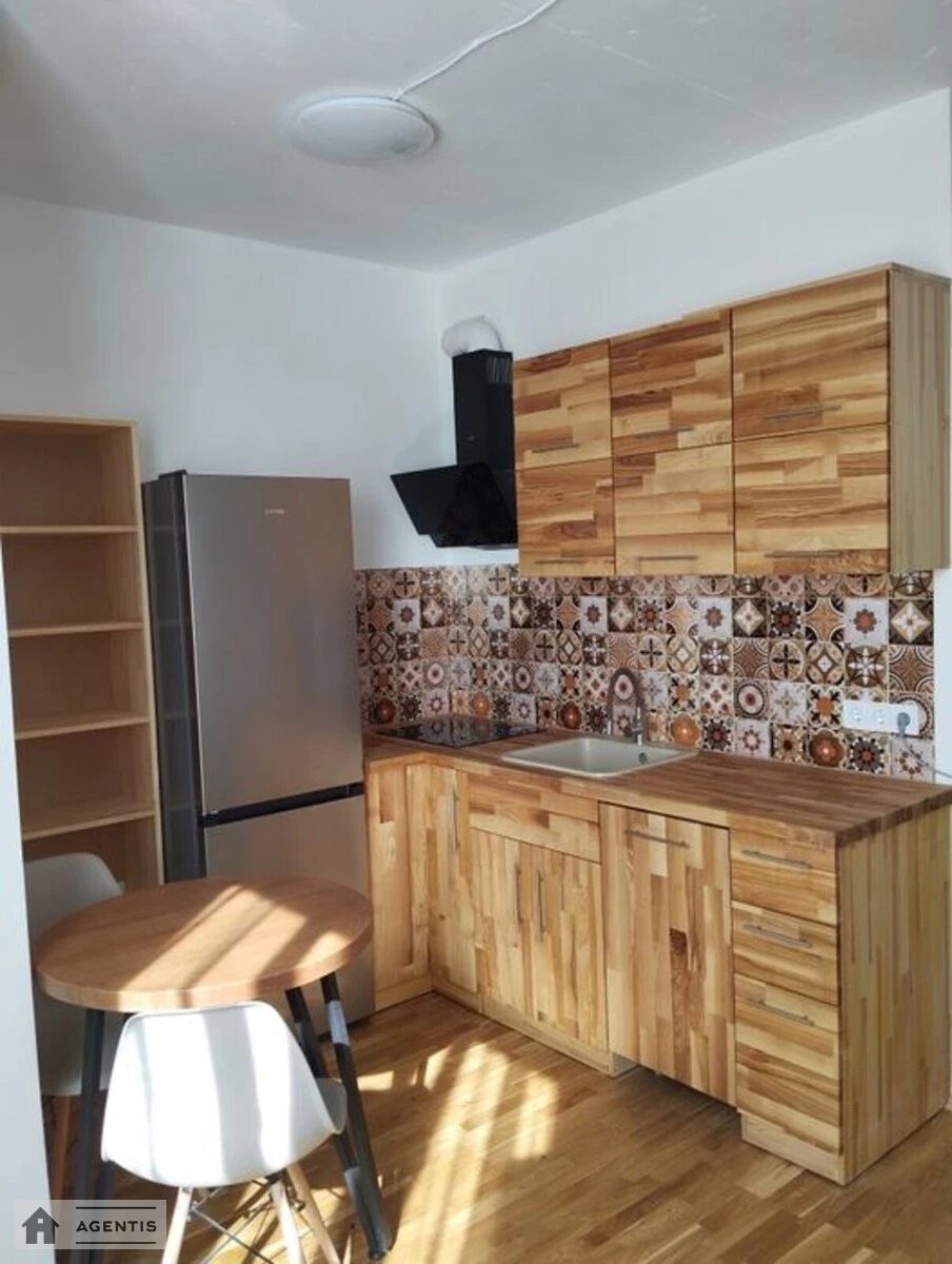 Apartment for rent 1 room, 25 m², 4th fl./4 floors. Praktychna vul., Kyiv. 