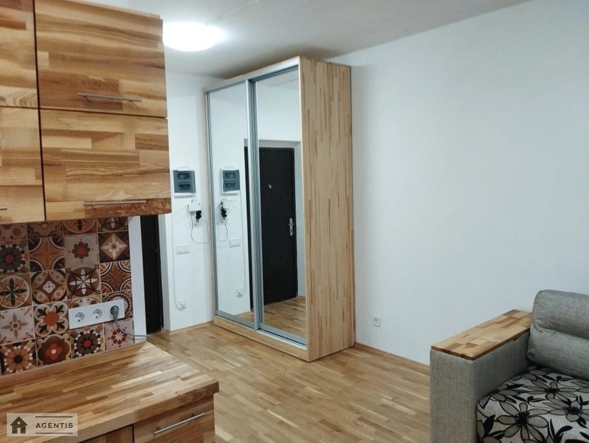 Apartment for rent 1 room, 25 m², 4th fl./4 floors. Praktychna vul., Kyiv. 