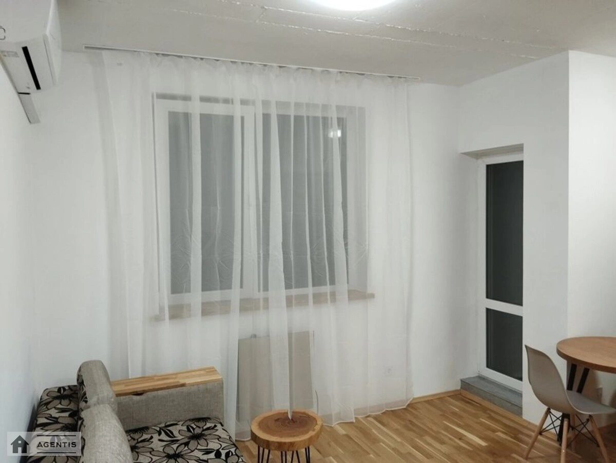 Сдам квартиру 1 комната, 25 m², 4 эт./4 этажа. Практична вул., Киев. 