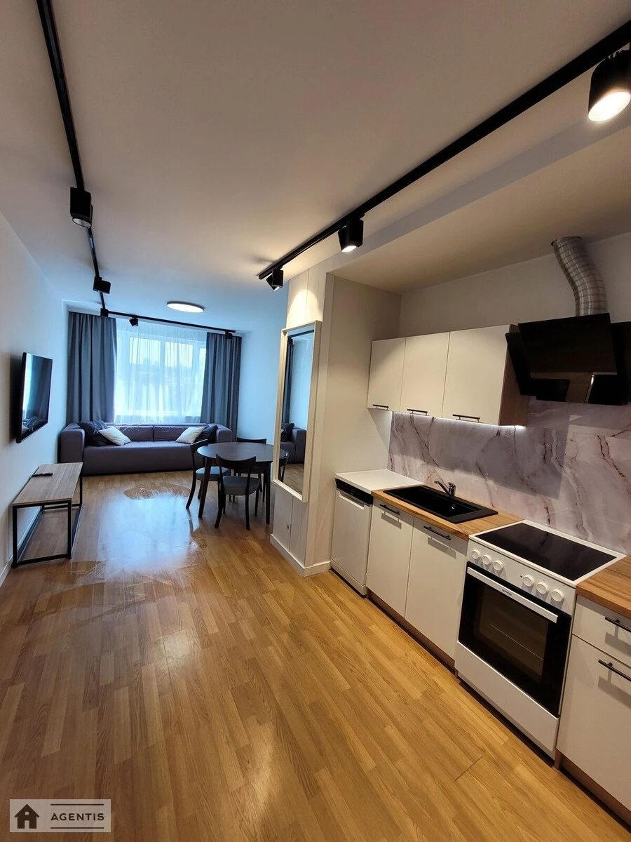 Сдам квартиру 2 комнаты, 70 m², 7 эт./33 этажа. 5, Берестейський просп. (Перемоги), Киев. 