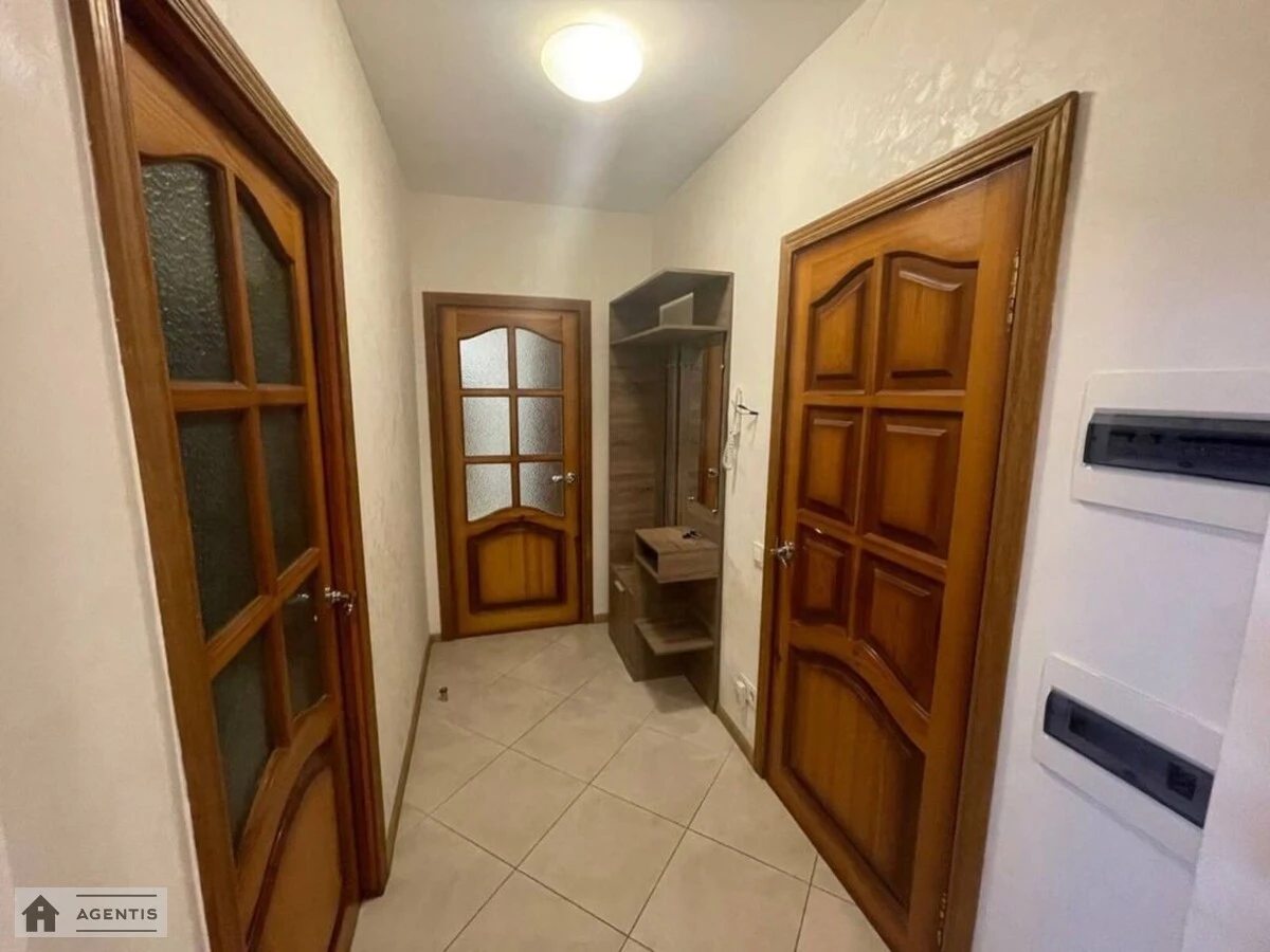 Сдам квартиру 2 комнаты, 55 m², 4 эт./9 этажей. 14, Северная 14, Киев. 