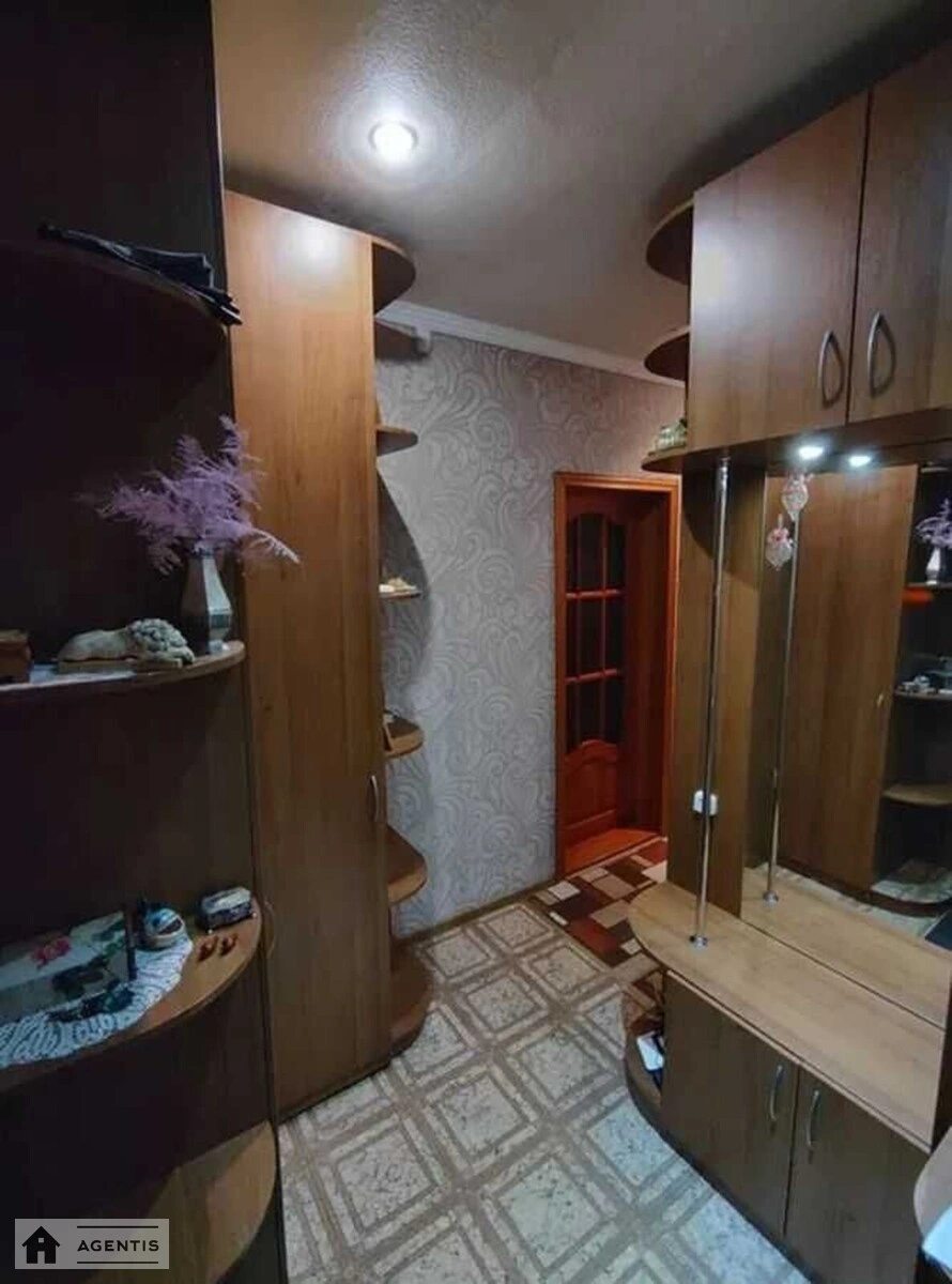 Здам квартиру 2 кімнати, 50 m², 5 пов./9 поверхів. 5, Інженера Бородіна вул. (Сергія Лазо), Київ. 