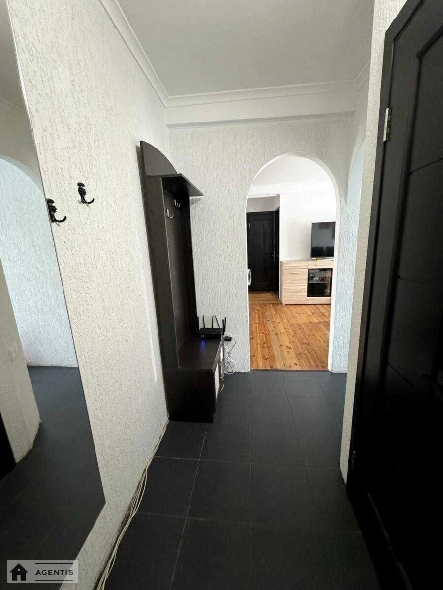 Apartment for rent 2 rooms, 40 m², 4th fl./5 floors. Ushynskogo, Kyiv. 