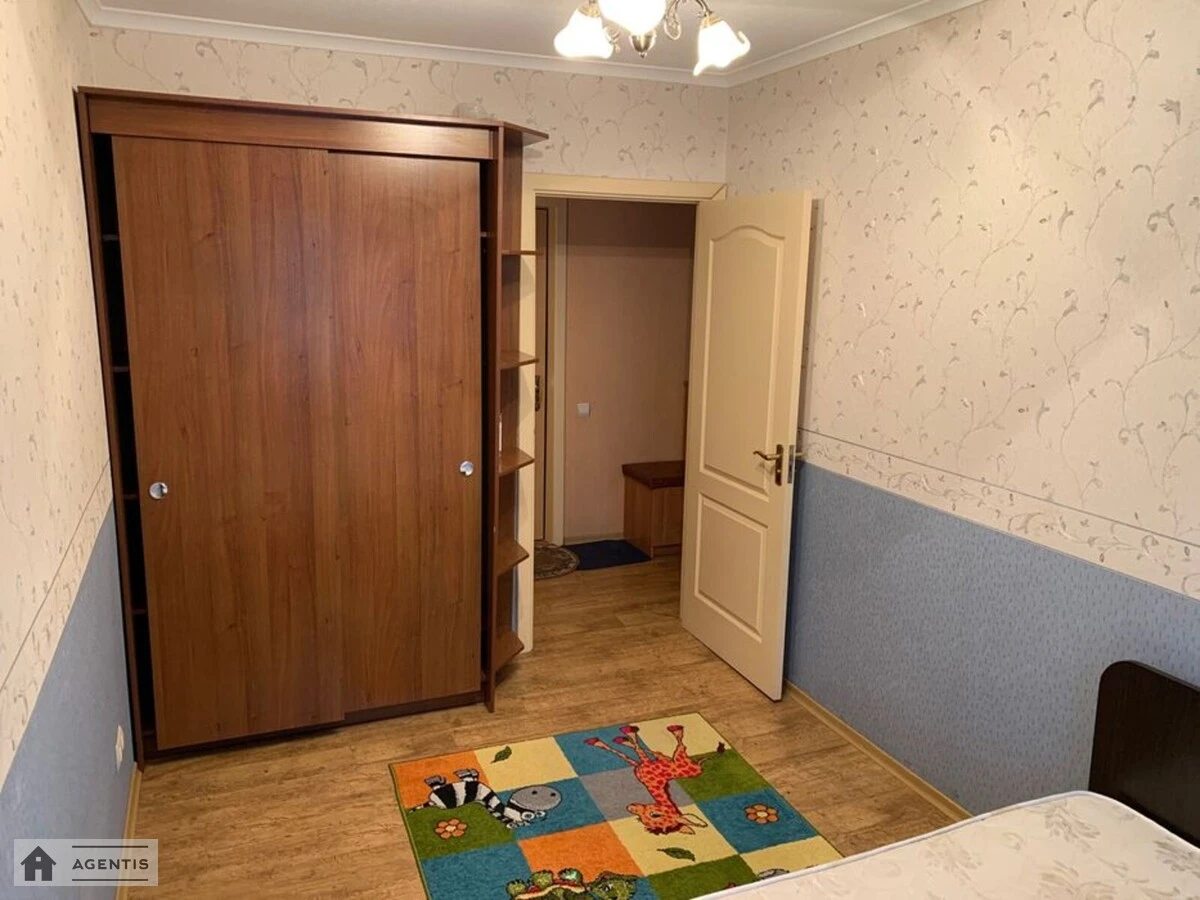 Сдам квартиру 2 комнаты, 60 m², 7 эт./9 этажей. Генерала Наумова вул., Киев. 