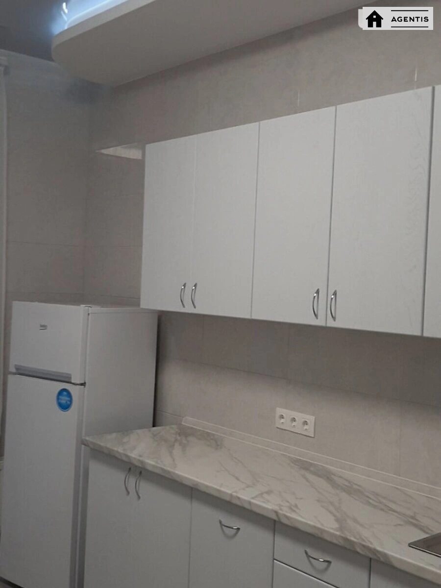 Здам квартиру 1 кімната, 51 m², 13 пов./17 поверхів. 44, Січових Стрільців 44, Київ. 