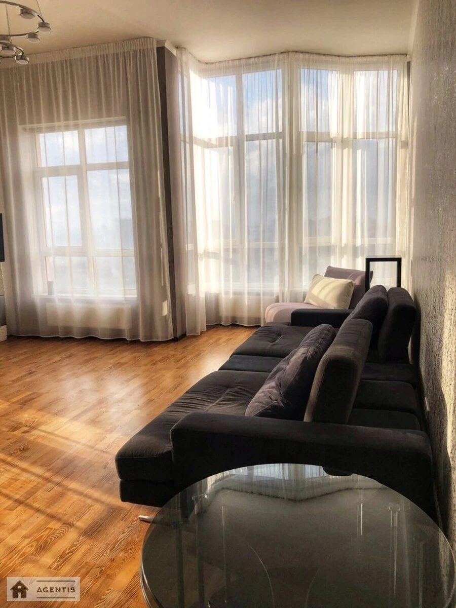 Сдам квартиру 2 комнаты, 65 m², 31 эт./32 этажа. 118, Жилянская 118, Киев. 