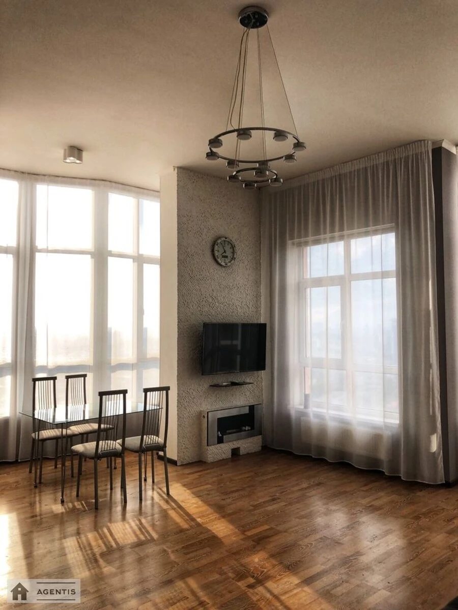 Сдам квартиру 2 комнаты, 65 m², 31 эт./32 этажа. 118, Жилянская 118, Киев. 