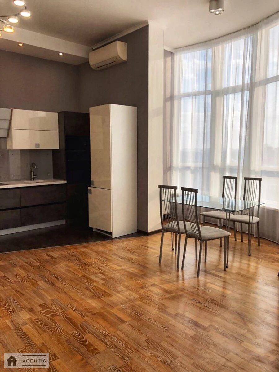 Сдам квартиру 2 комнаты, 65 m², 31 эт./32 этажа. 118, Жилянская 118, Киев. 