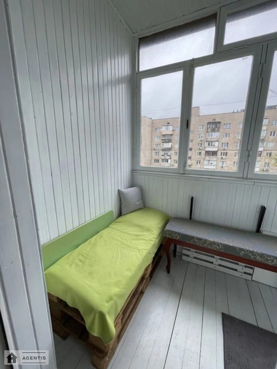 Здам квартиру 2 кімнати, 51 m², 7 пов./9 поверхів. 48, Воскресенський просп. Перова, Київ. 