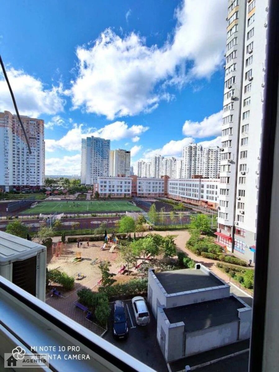 Сдам квартиру 1 комната, 52 m², 6 эт./17 этажей. 4, Бориса Гмирі вул., Киев. 