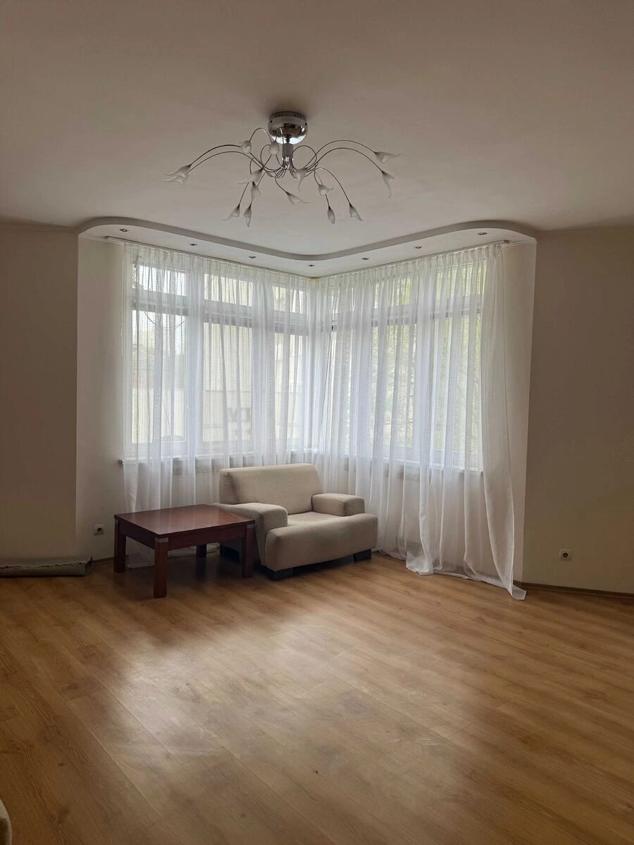 Apartments for sale 3 rooms, 113 m², 5th fl./21 floors. 68, Golosiyivskiy 68, Kyiv. 