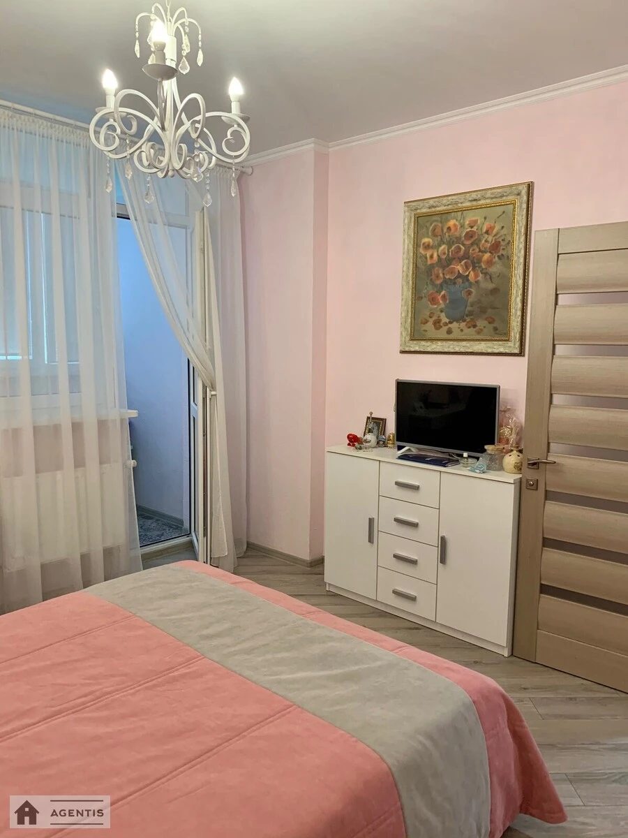 Сдам квартиру 3 комнаты, 64 m², 16 эт./25 этажей. Воскресенская, Киев. 