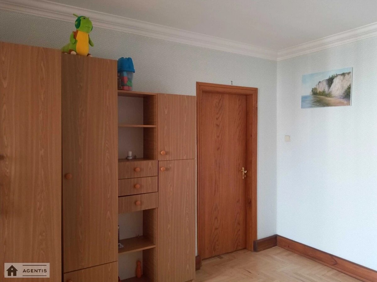 Apartment for rent 3 rooms, 71 m², 10th fl./16 floors. 16, Anny Akhmatovoyi vul., Kyiv. 