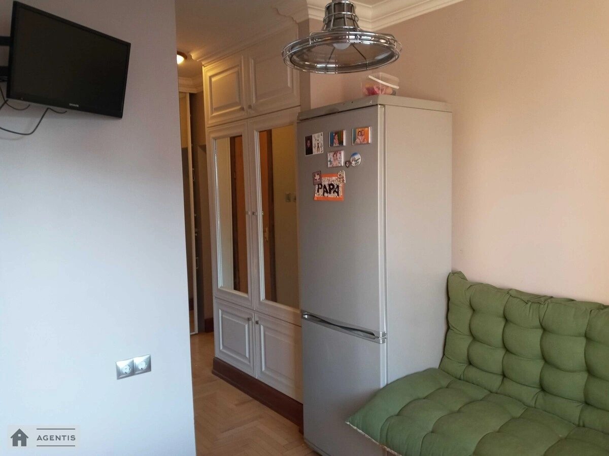 Apartment for rent 3 rooms, 71 m², 10th fl./16 floors. 16, Anny Akhmatovoyi vul., Kyiv. 