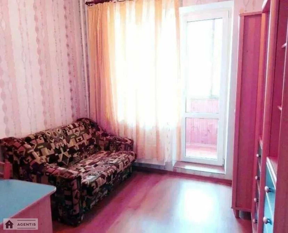 Сдам квартиру 3 комнаты, 68 m², 6 эт./9 этажей. 10, Рональда Рейгана вул. (Теодора Драйзера), Киев. 