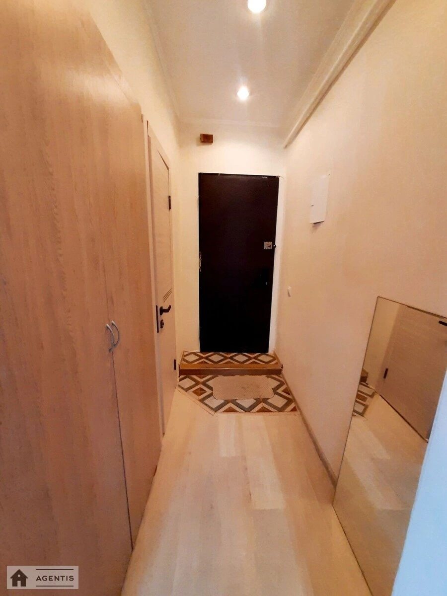 Здам квартиру 2 кімнати, 45 m², 5 пов./5 поверхів. 15, Введенська 15, Київ. 