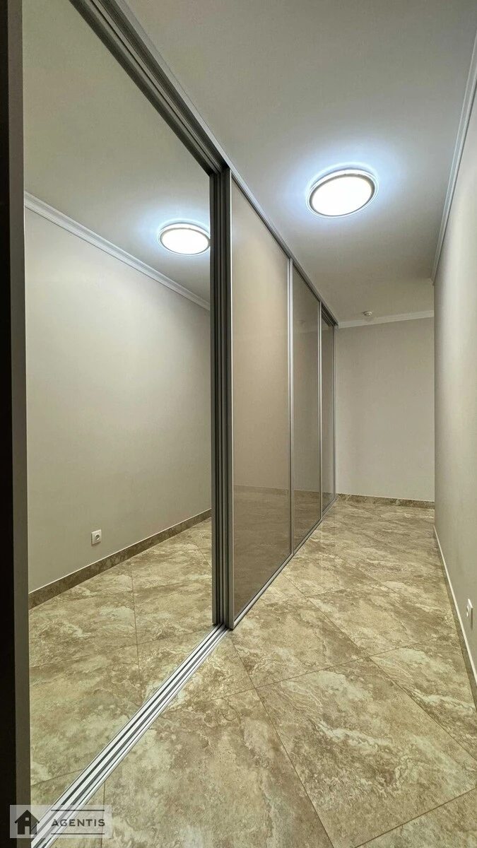 Сдам квартиру 2 комнаты, 67 m², 12 эт./25 этажей. 20, Соломянська вул., Киев. 