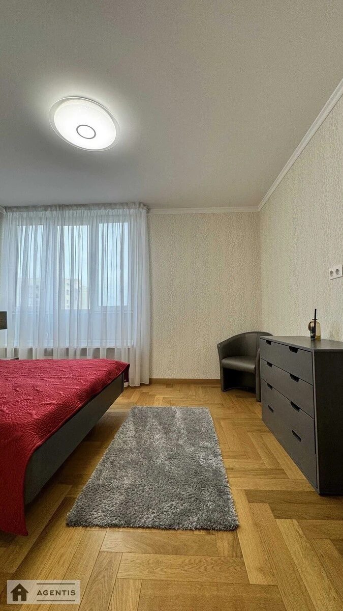 Сдам квартиру 2 комнаты, 67 m², 12 эт./25 этажей. 20, Соломянська вул., Киев. 