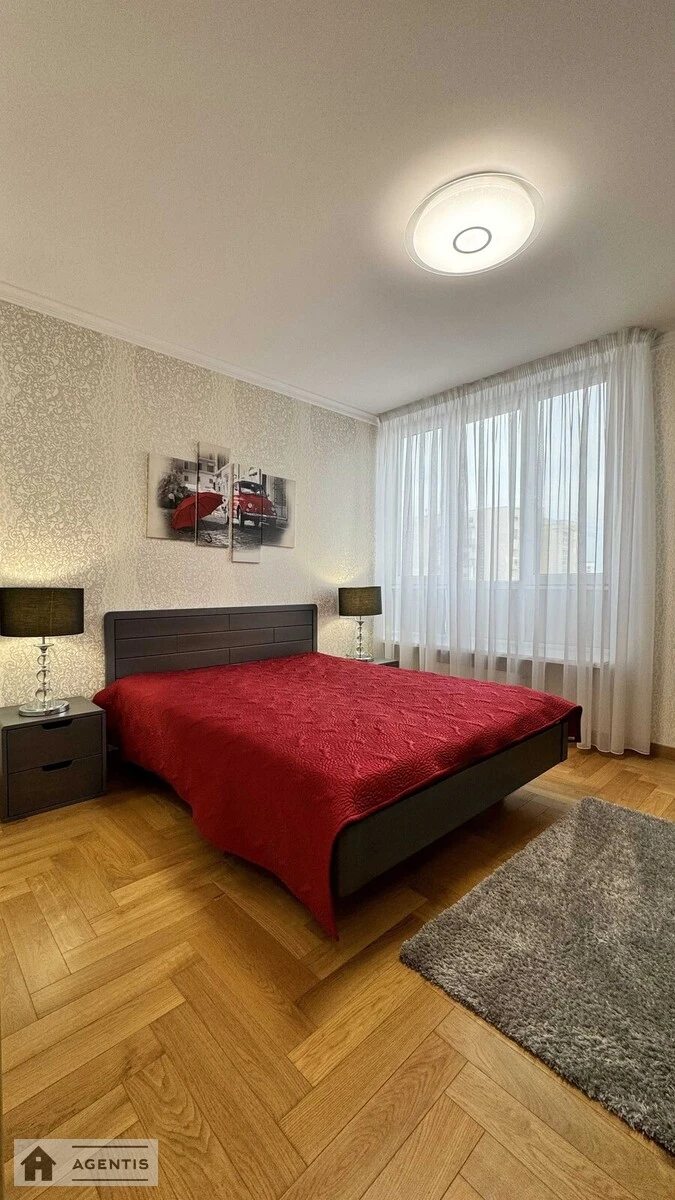 Сдам квартиру 2 комнаты, 67 m², 12 эт./25 этажей. 20, Соломянська вул., Киев. 