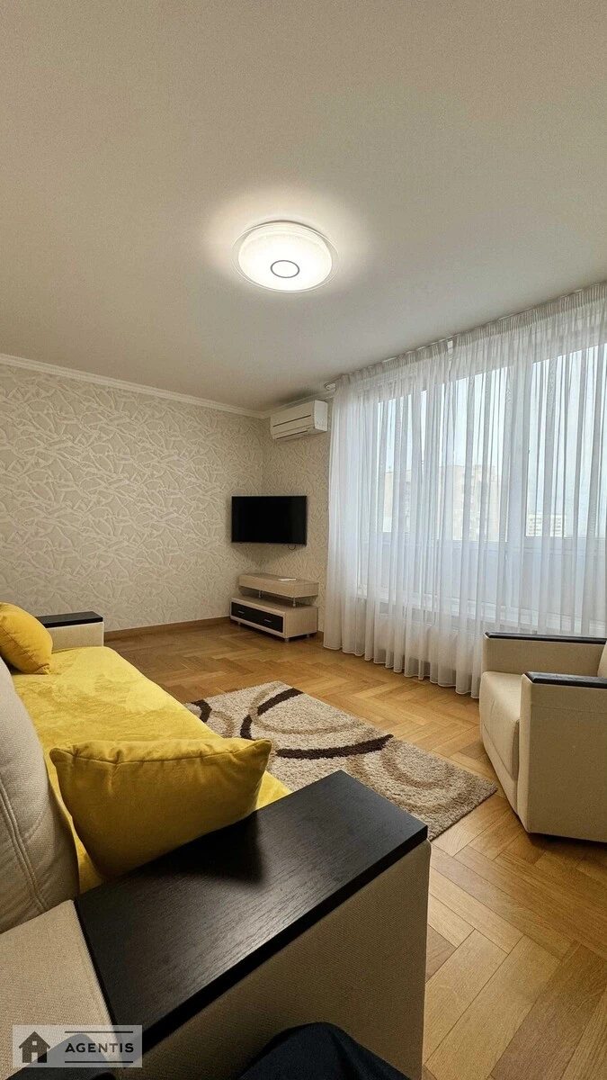 Apartment for rent 2 rooms, 67 m², 12th fl./25 floors. 20, Solomyanska vul., Kyiv. 