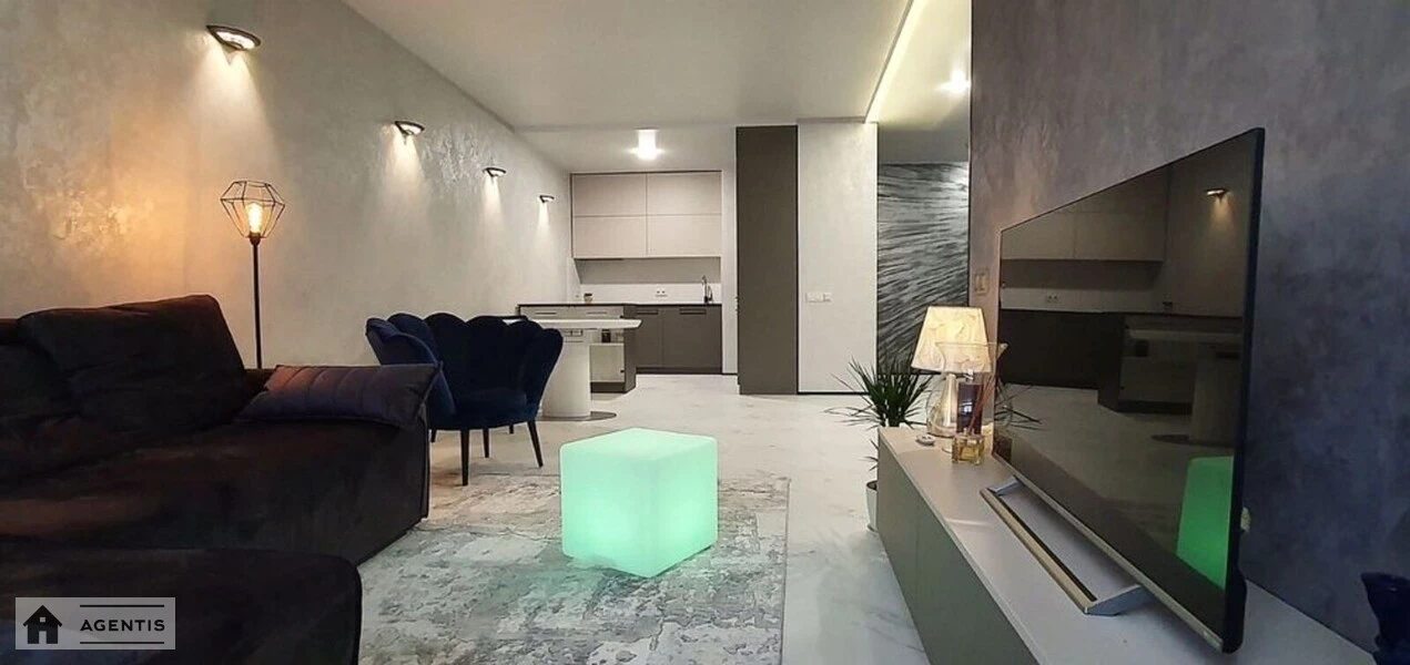 Сдам квартиру 2 комнаты, 67 m², 6 эт./22 этажа. Демиевская, Киев. 