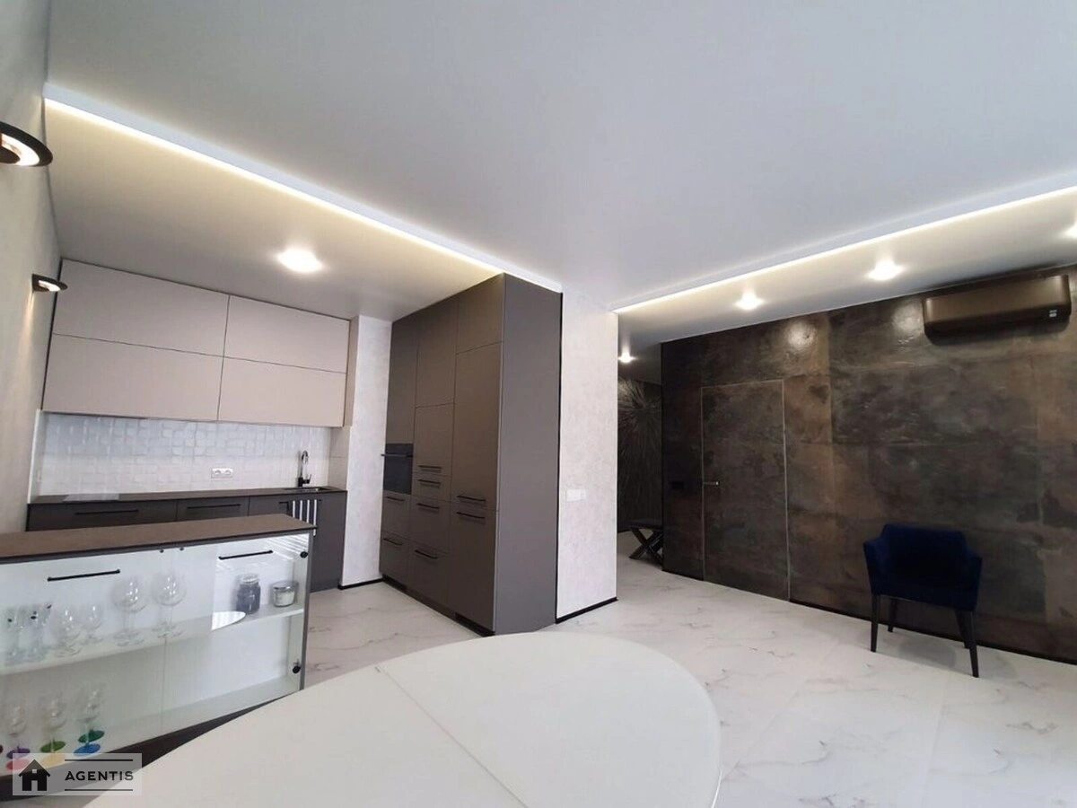 Сдам квартиру 2 комнаты, 67 m², 6 эт./22 этажа. Демиевская, Киев. 