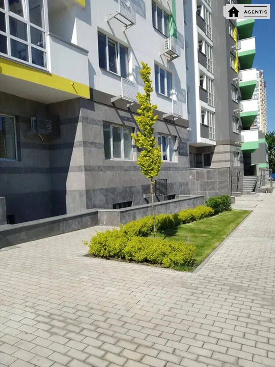 Сдам квартиру 2 комнаты, 57 m², 10 эт./24 этажа. 190, Харьковское 190, Киев. 