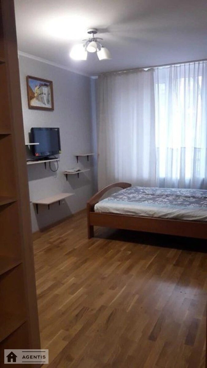 Apartment for rent 1 room, 40 m², 3rd fl./16 floors. Anatoliya Petrytskoho vul., Kyiv. 